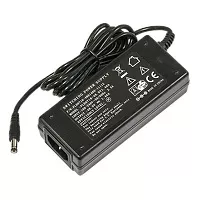 Adaptador de corriente negro con cable